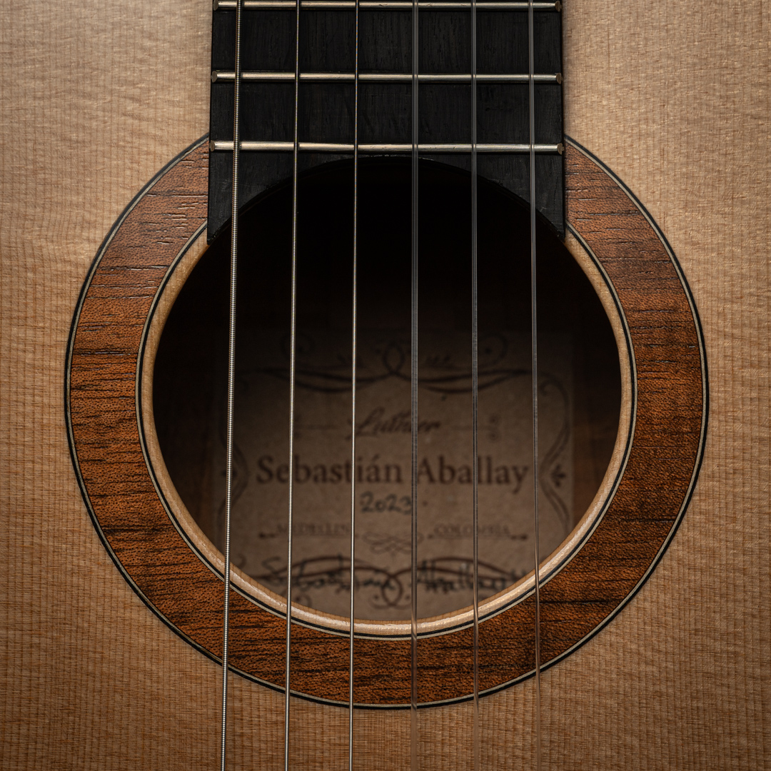 GUITARRA ABALLAY-2